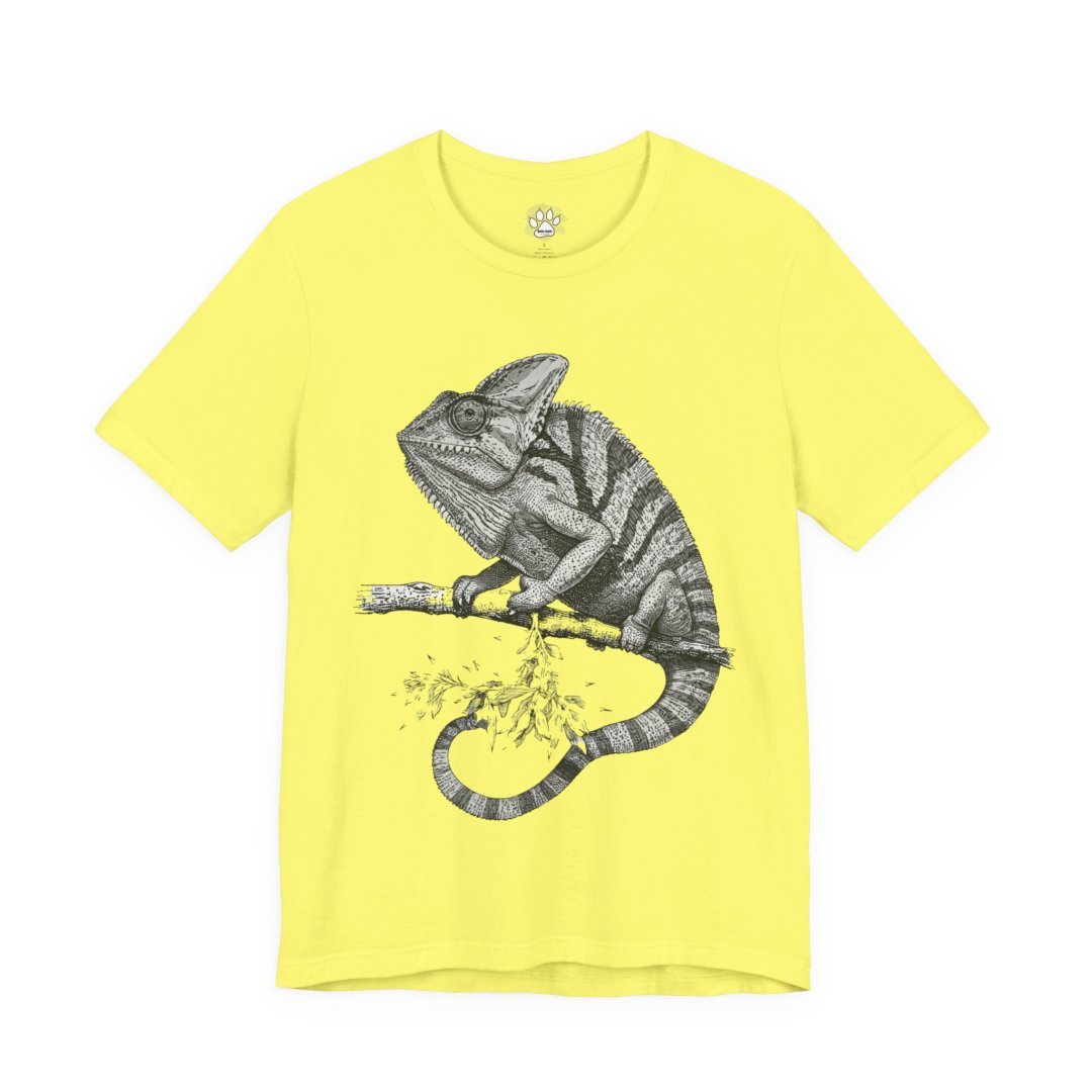 14150844851320965940_2048.jpeg Yellow T-shirt with a detailed chameleon illustration.