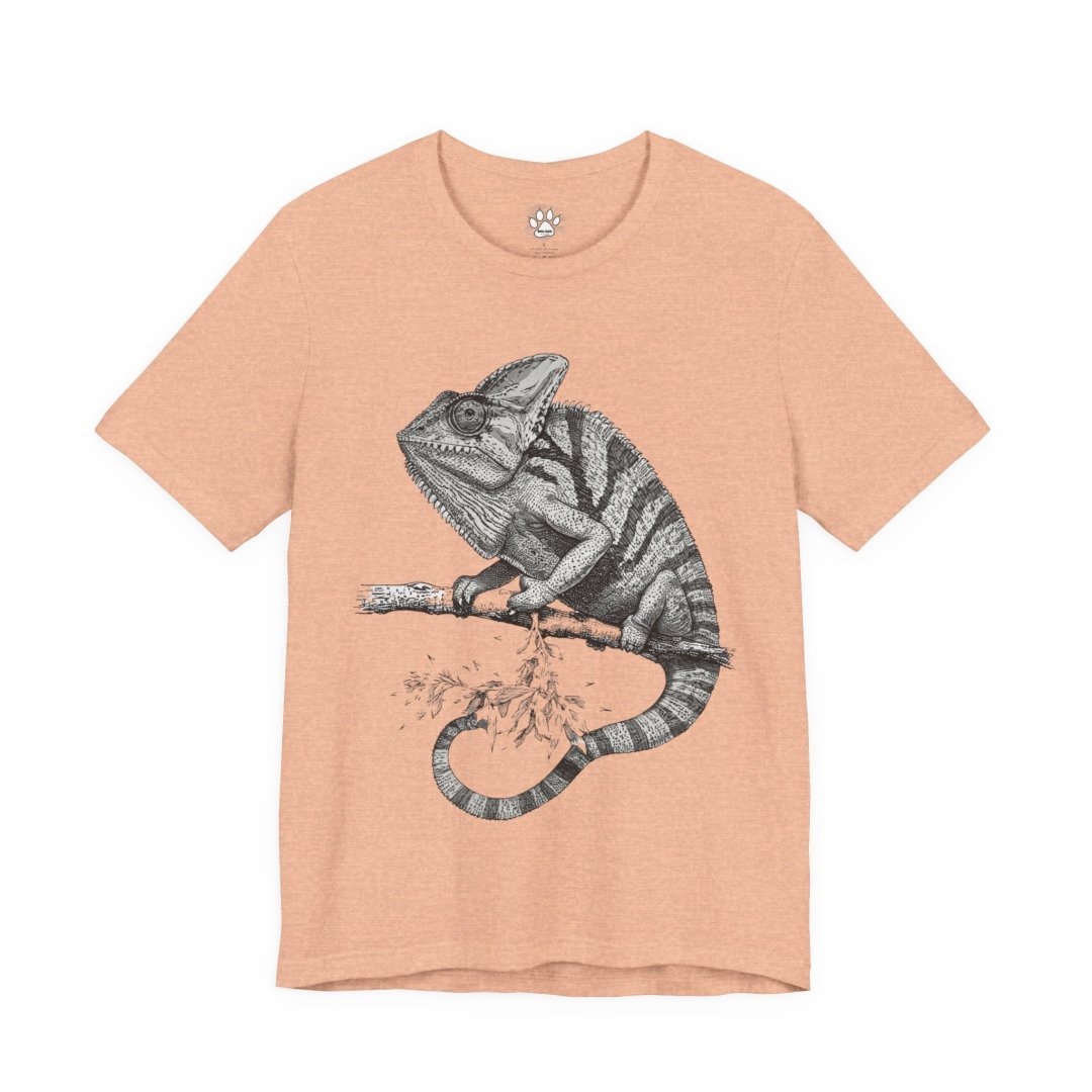 16152999593951912873_2048.jpeg Peach t-shirt with a detailed chameleon illustration.