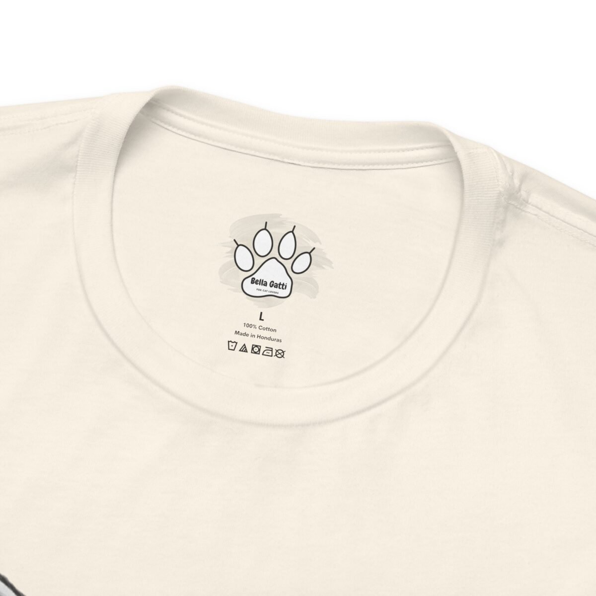 8264165660344740791_2048.jpeg T-shirt neck label with "Bella Gatti" cat paw logo, size L, 100% Cotton, Made in Honduras.