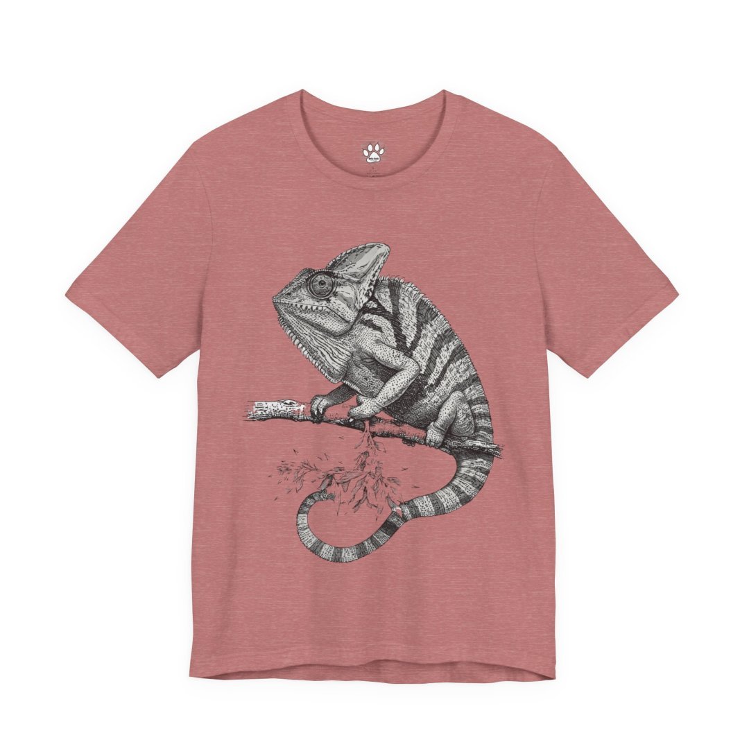 8487670438953331274_2048.jpeg Pink t-shirt with a detailed chameleon illustration on a branch.