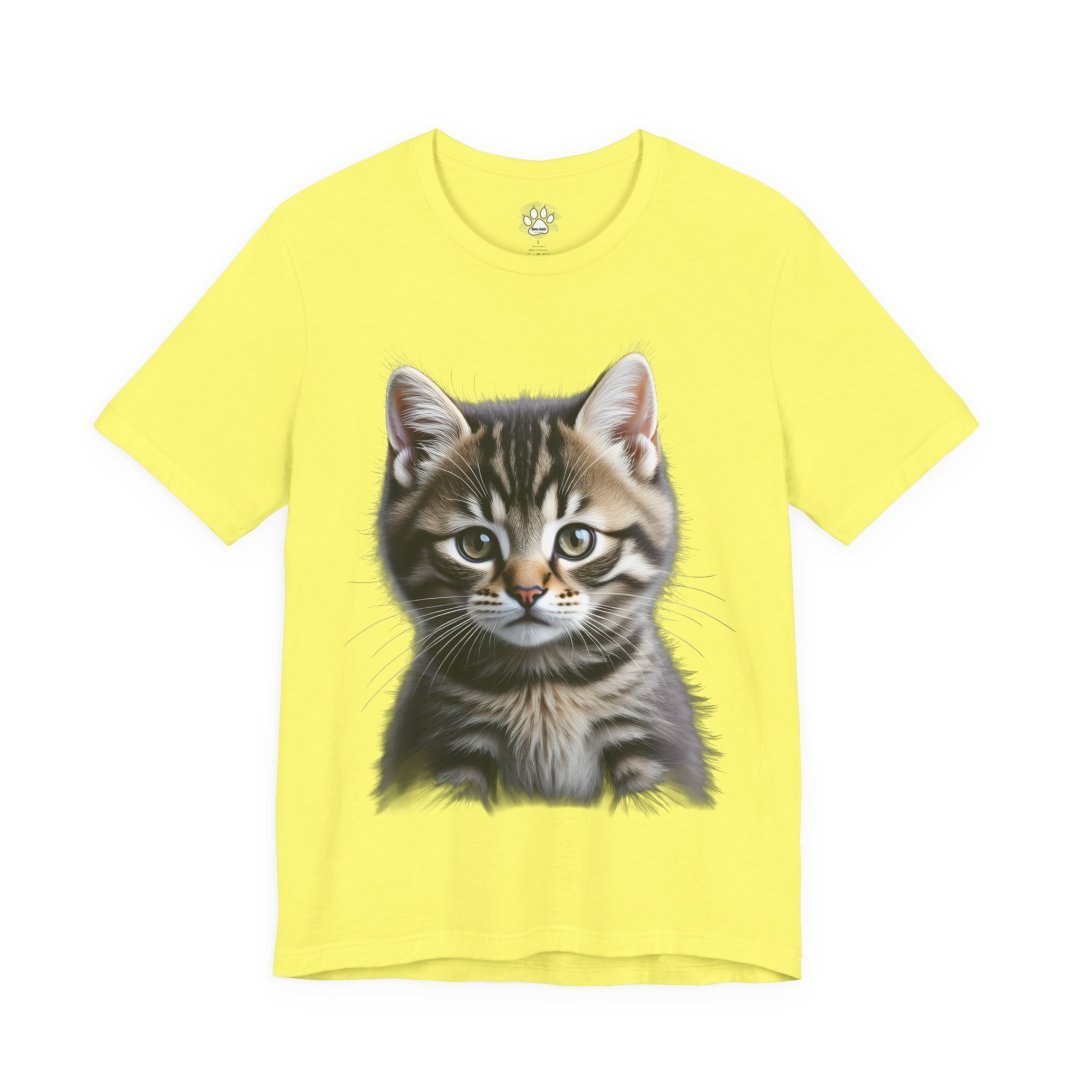 5660715728259228248_2048.jpeg Yellow t-shirt with a cute tabby kitten illustration.