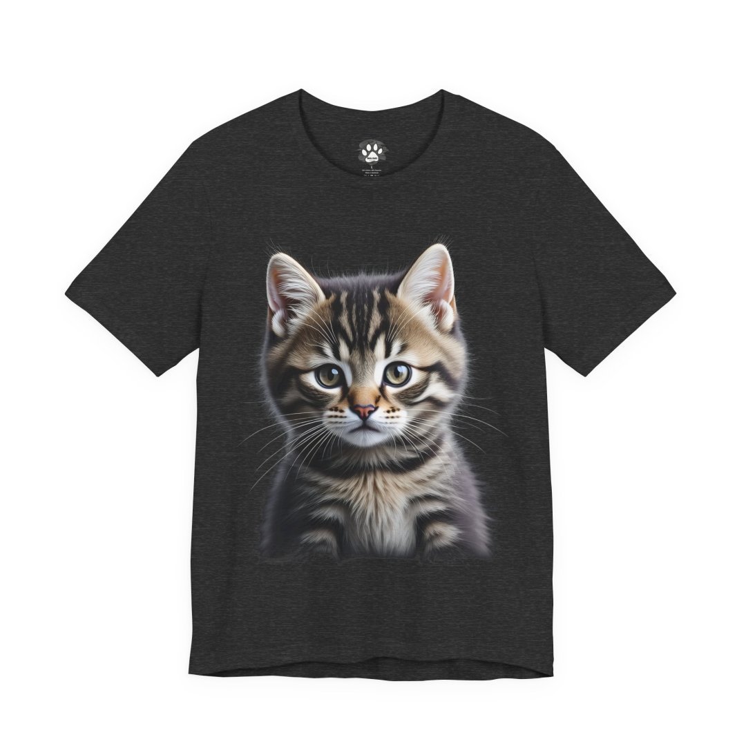 6713016195477057768_2048.jpeg Gray T-shirt with a realistic kitten illustration on the front.